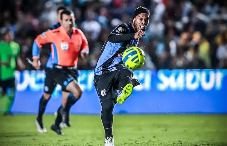 效力多年 效力多年